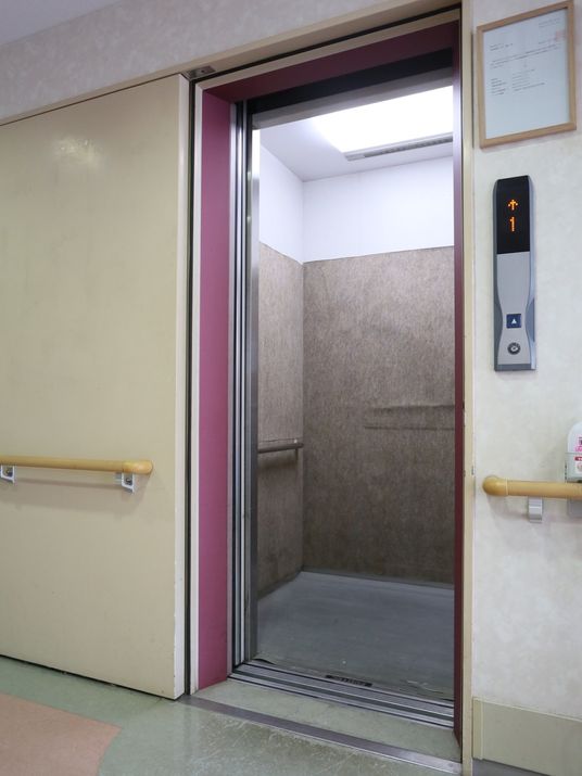 清潔な受付カウンター