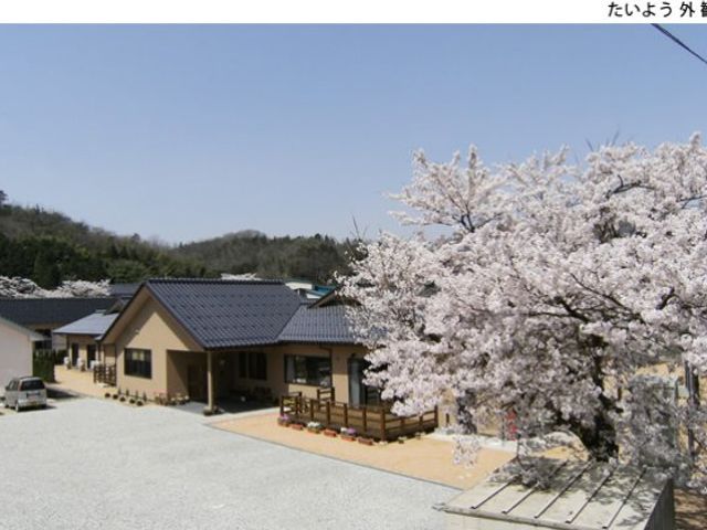 桜咲く建物外観 外観 春の日差しが心地よい、桜の美しい建物外観です。自然を感じながら働くことができます。