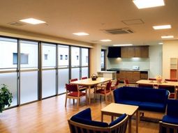 明るいラウンジの風景