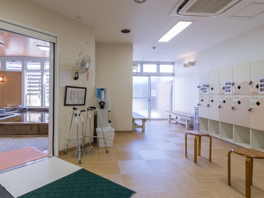 玄関ホールの明るい空間