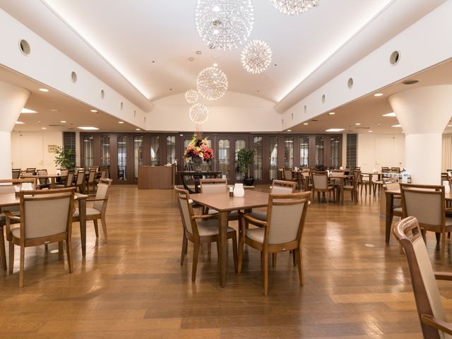広々とした明るい食堂 食堂 広々とした清潔感のある食堂です。明るい雰囲気の中での食事は、毎日の楽しみの一つになるでしょう。