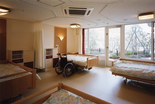 三面窓の居室