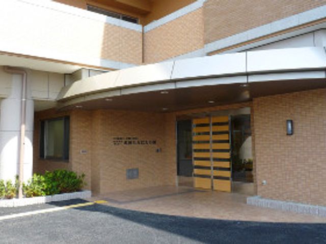 広々としたエントランス エントランス ゆったりとした開放感のあるエントランスです。明るく招き入れる雰囲気が訪れる方をお迎えします。