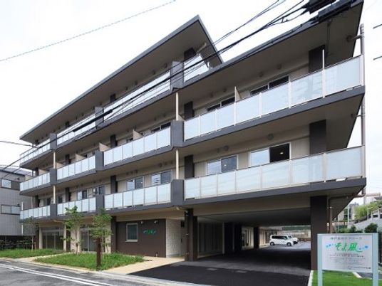 清潔感のある建物の外観