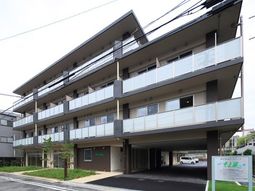 モダンな建物の外観