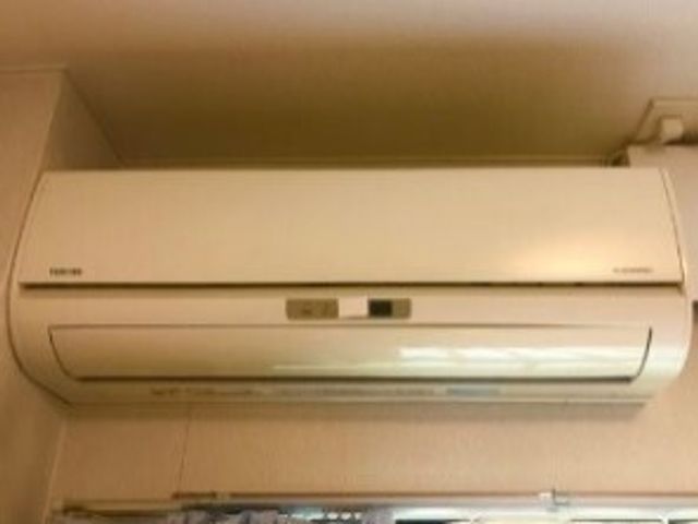 壁掛けエアコン エアコン 清潔感のある壁掛けエアコンです。一年中快適な環境でお過ごしいただけます。