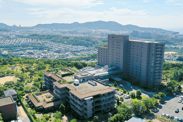 緑豊かな施設外観