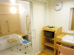 明るい洗面所付き居室