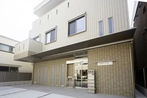 シンプルな建物の外観  