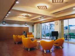 ゆったりしたイスのあるラウンジ