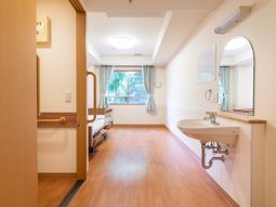 明るい居室の様子