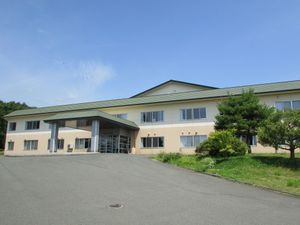 明るい建物の外観  