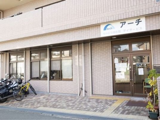 建物正面の外観  