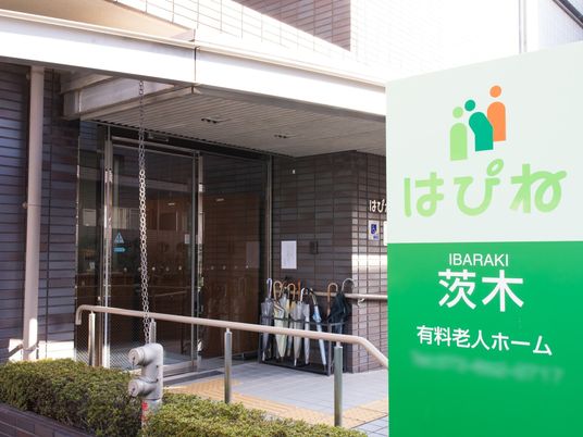 エントランスの明るい外観