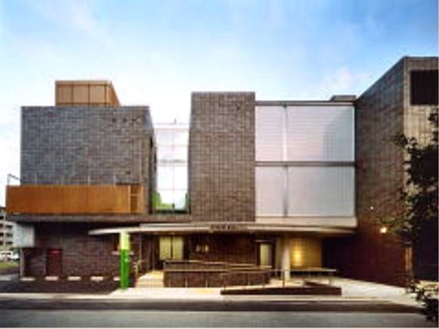 モダンな建物の外観