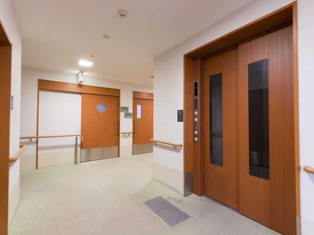廊下とエレベーター