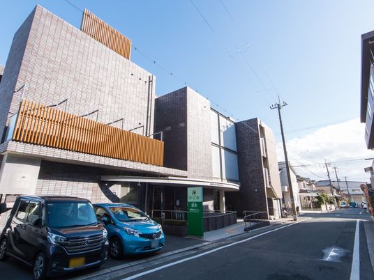 モダンな建物の外観