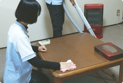 スタッフの様子と清掃