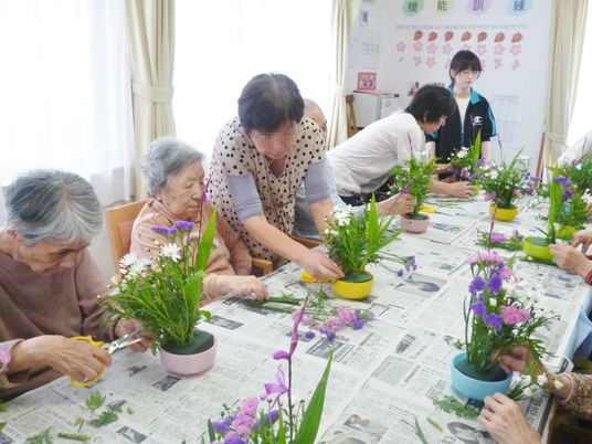 多世代の花植え活動