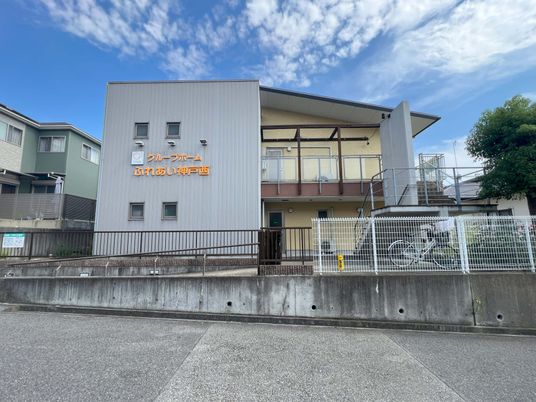 多機能な建物外観