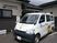 送迎車と建物外観  