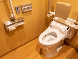 バリアフリー設計のトイレ