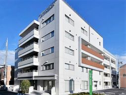 白と茶色のモダン建築