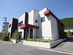 モダンな建物の外観