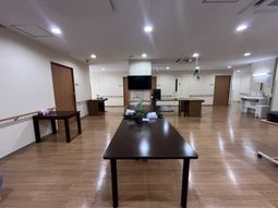 落ち着いた雰囲気の広間