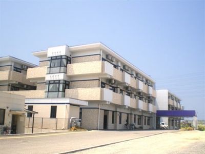 3階建ての建物外観