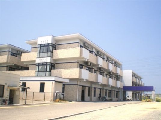 3階建ての建物外観