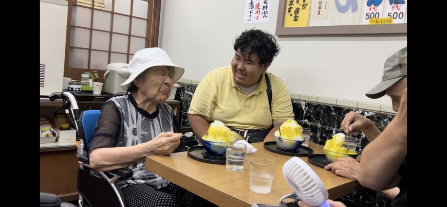 和やかな食事の様子