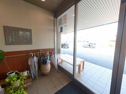 広く開放的なエントランス