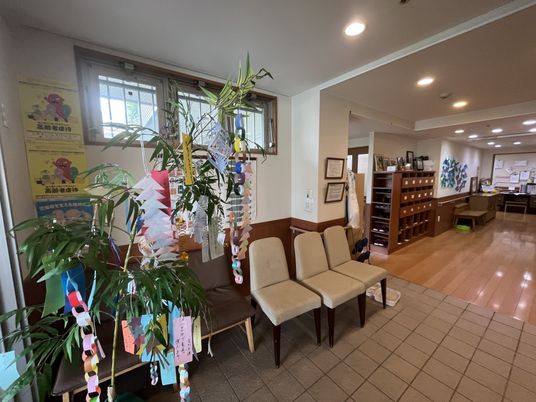 明るいラウンジ