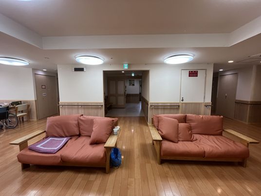 ソファが置かれた広々空間