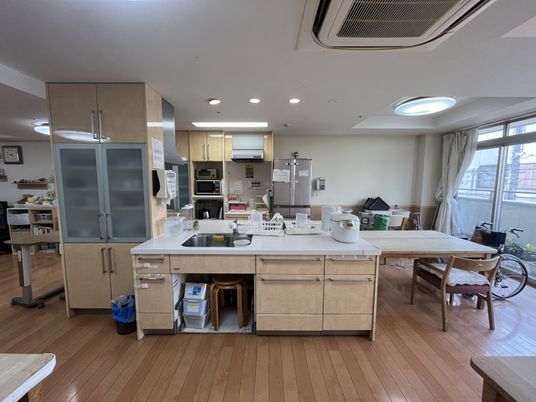 明るい空間のキッチン