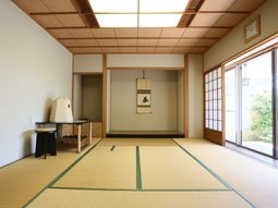 伝統的な和室の一室
