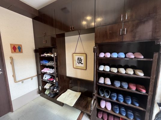 靴箱が並ぶ場所