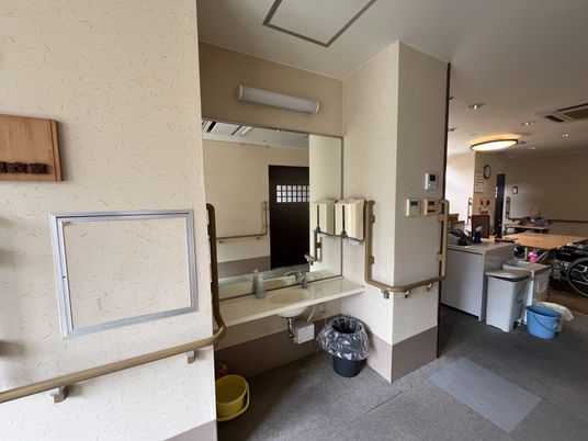 洗面台付きの廊下