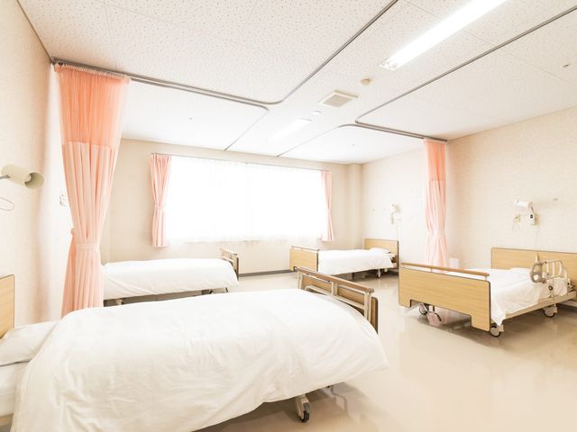 明るいベッド室  