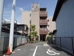 清潔な建物のエントランス