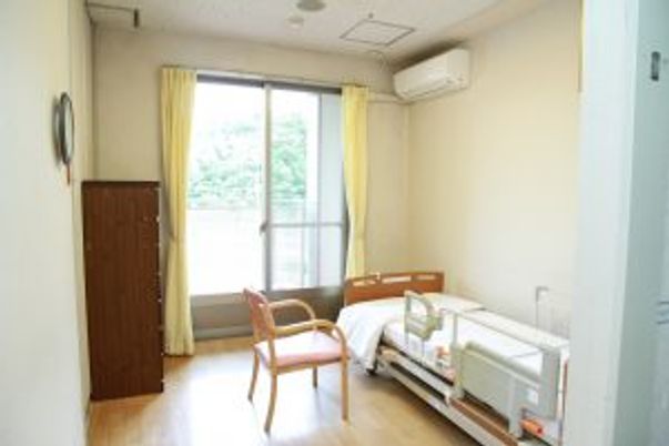 明るい寝室の居室