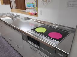 清潔なキッチンカウンター