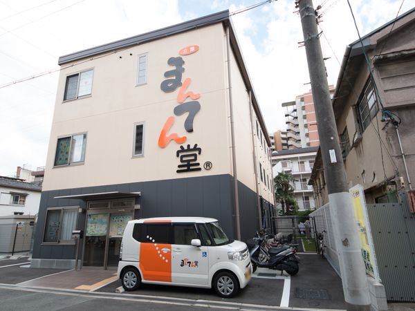 本社外観の建物