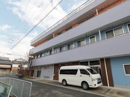 多階層の建物外観
