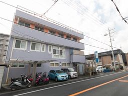 外観の青色建物