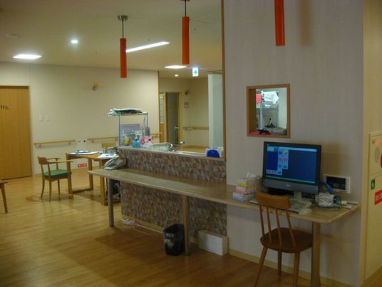 デスクのある内観