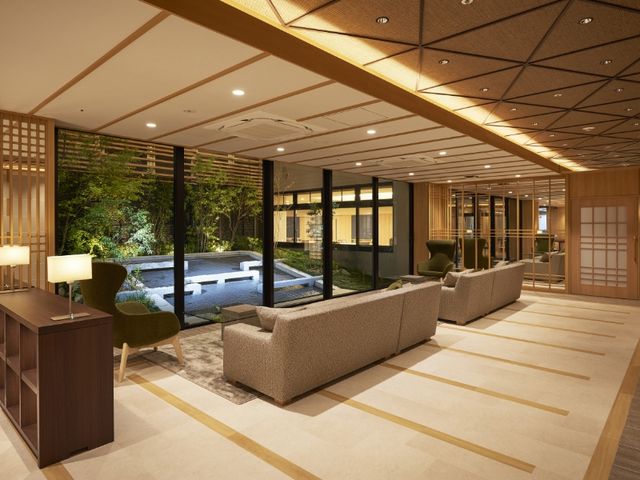 広々としたラウンジ ラウンジ ゆったりと寛げる広々としたスペースで、自然光が差し込む心地よい環境です。