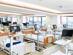 明るい機能訓練室  
