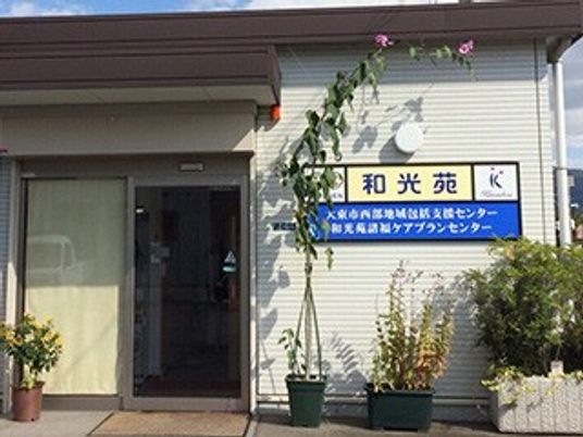 建物の正面玄関